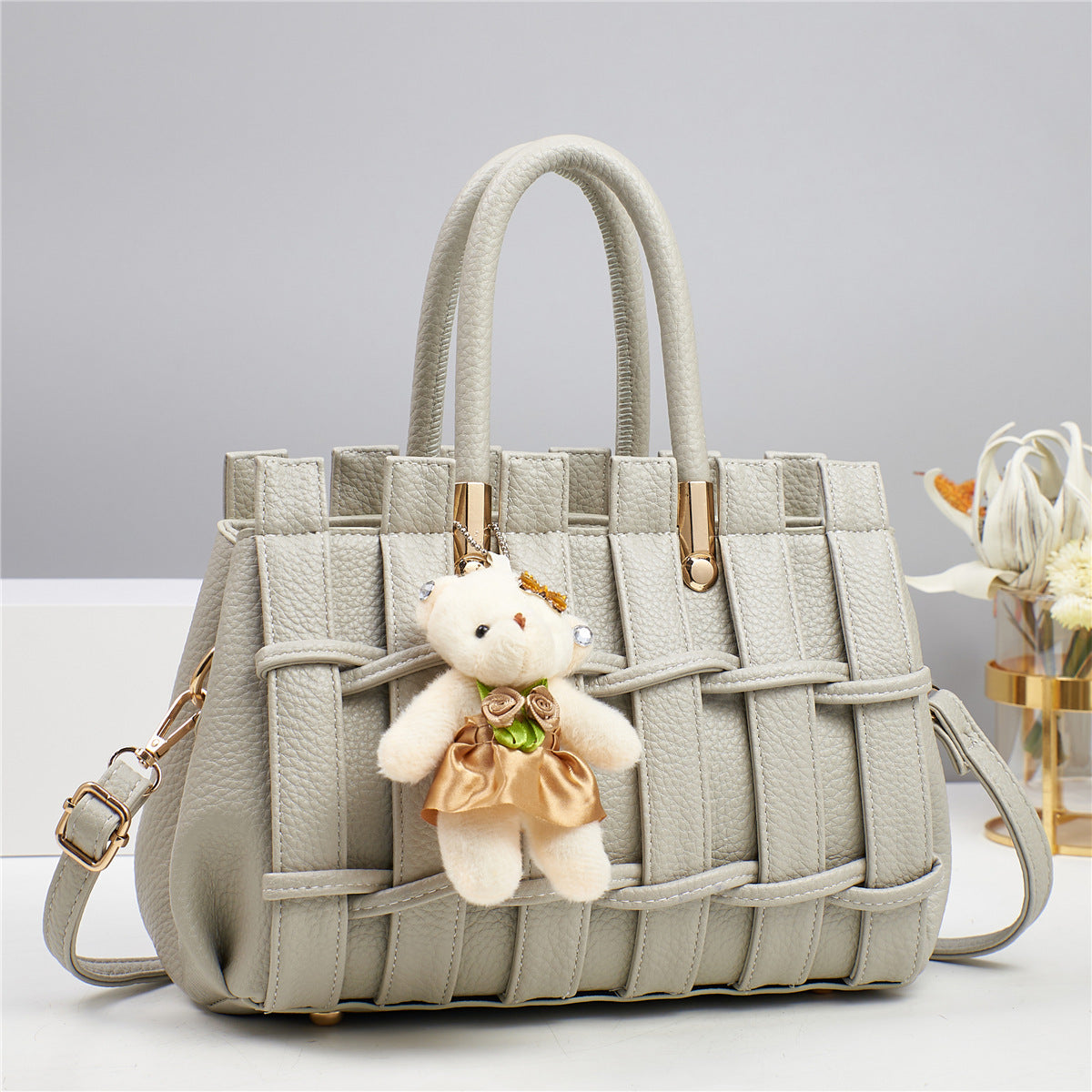 stylish women’s shoulder bag